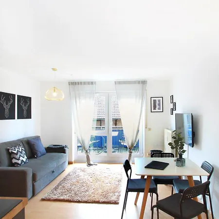 Mila Naehe Messe In Apartment *